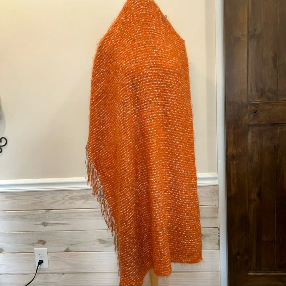 E769 Cynthia Rowley Vibrant Orange Throw Blanket